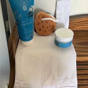 WANDERFLOWER THE RITUAL OF GREECE BODY LOTION,BODY SCRUB,BODY SPONGE & WHITE BAG
